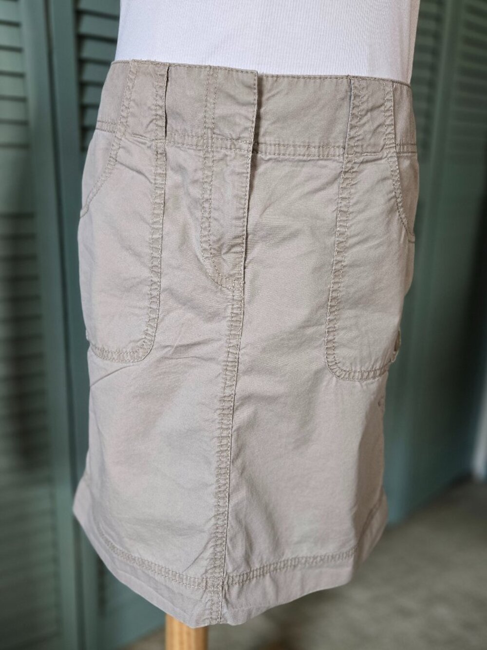 Ann Taylor LOFT Khaki Mini Skirt Size 2